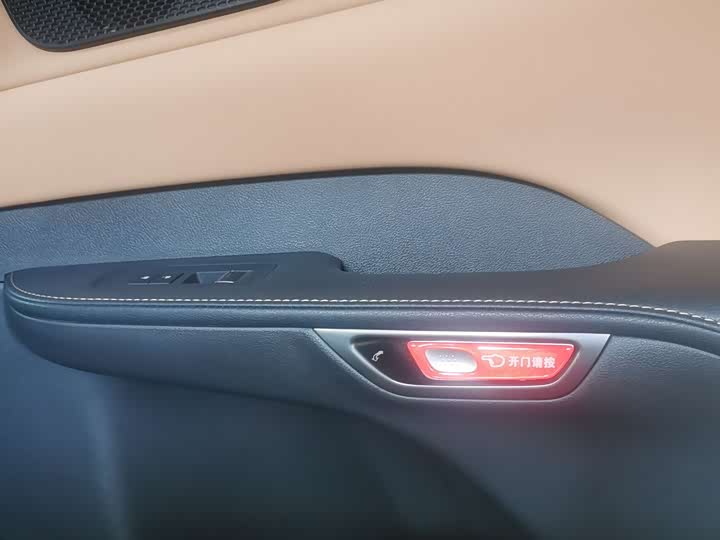 Фото 8 - Lexus RX