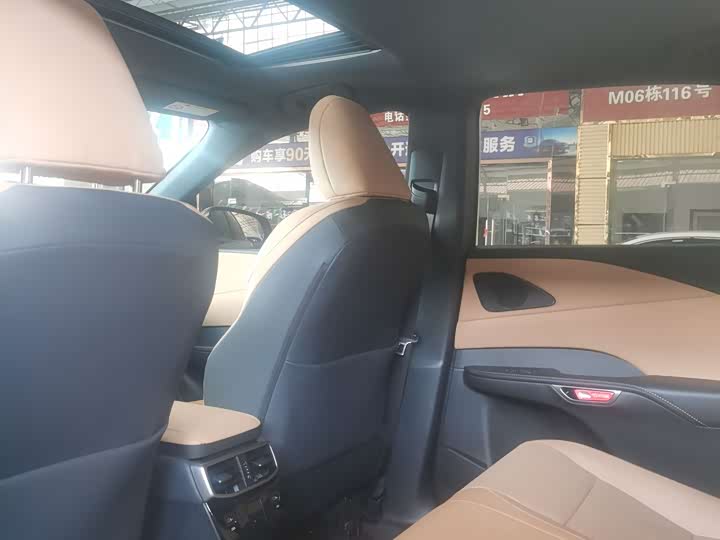 Фото 9 - Lexus RX