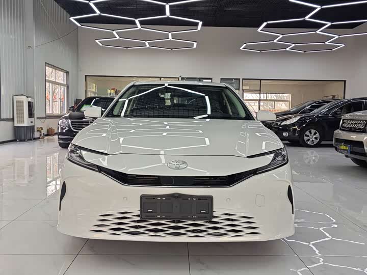 Фото 3 - Toyota Camry