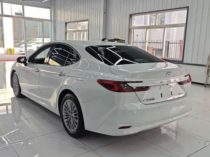 Фото 6 - Toyota Camry