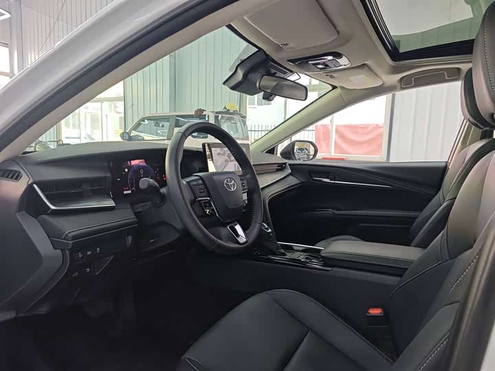 Фото 8 - Toyota Camry