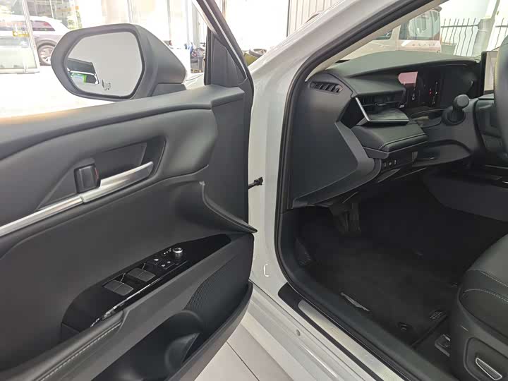 Фото 9 - Toyota Camry