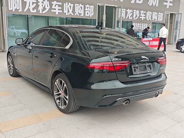 Фото 6 - Jaguar XE L