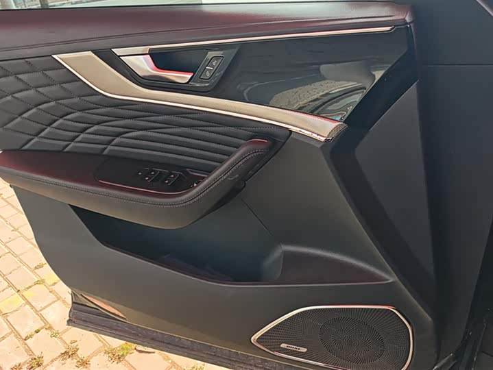 Photo 7 - Hongqi HS5