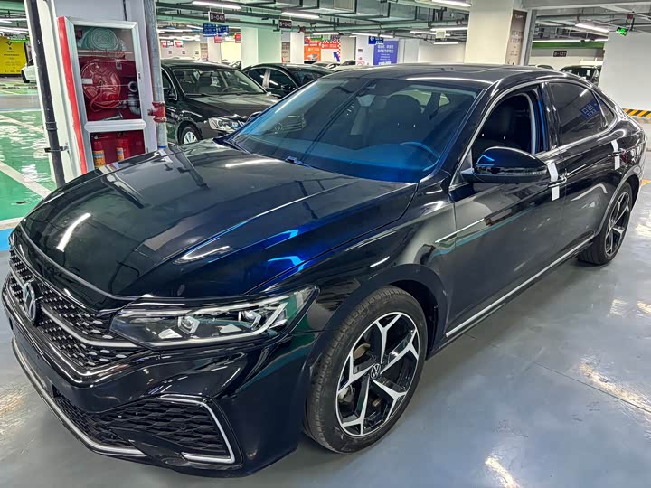 Фото 1 - Volkswagen Passat