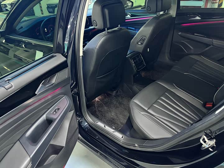 Фото 7 - Volkswagen Passat