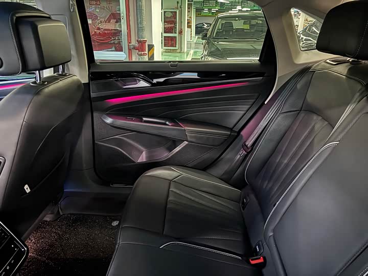 Фото 8 - Volkswagen Passat