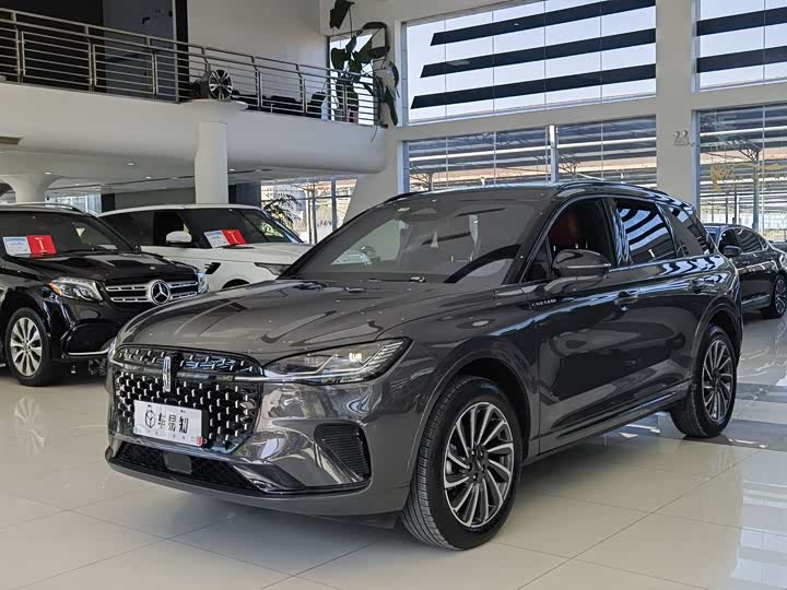 Фото 1 - Lincoln Corsair