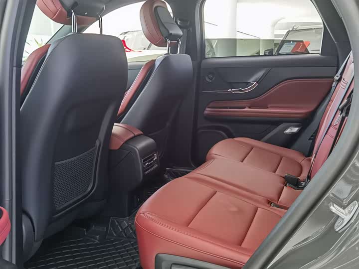 Фото 9 - Lincoln Corsair