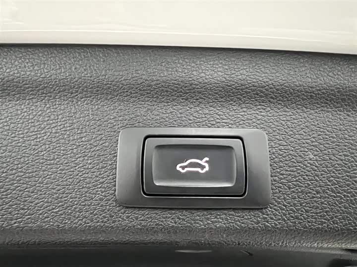 Фото 8 - Audi Q3