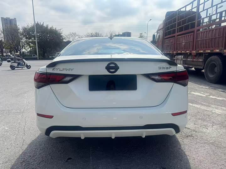 Фото 8 - Nissan Sylphy