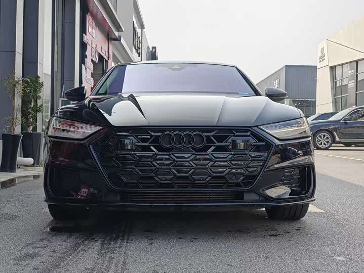 Фото 2 - Audi A7L