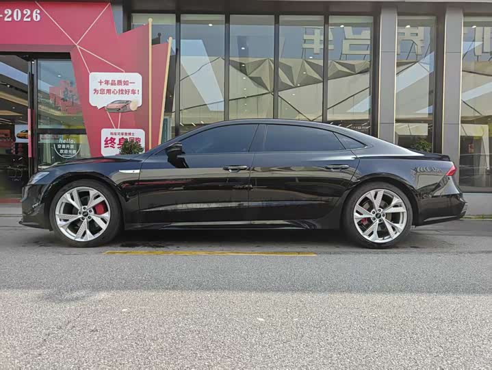 Фото 3 - Audi A7L