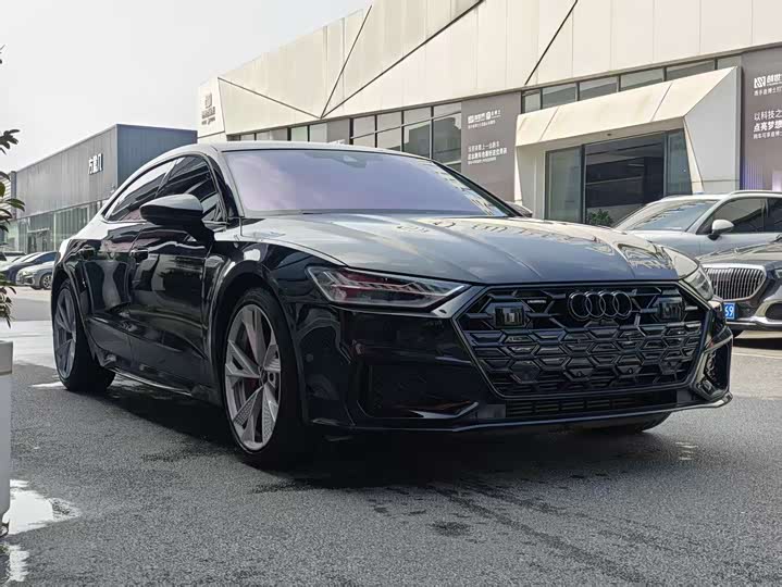 Фото 6 - Audi A7L