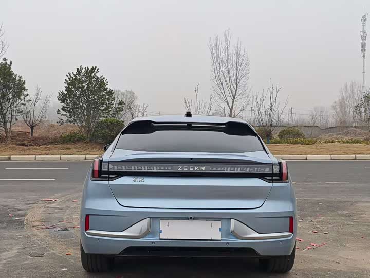Фото 8 - Zeekr 001
