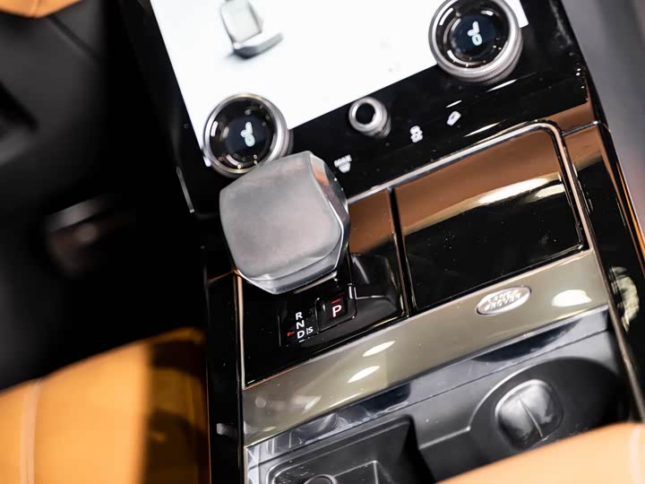 Фото 9 - Land Rover Range Rover Velar