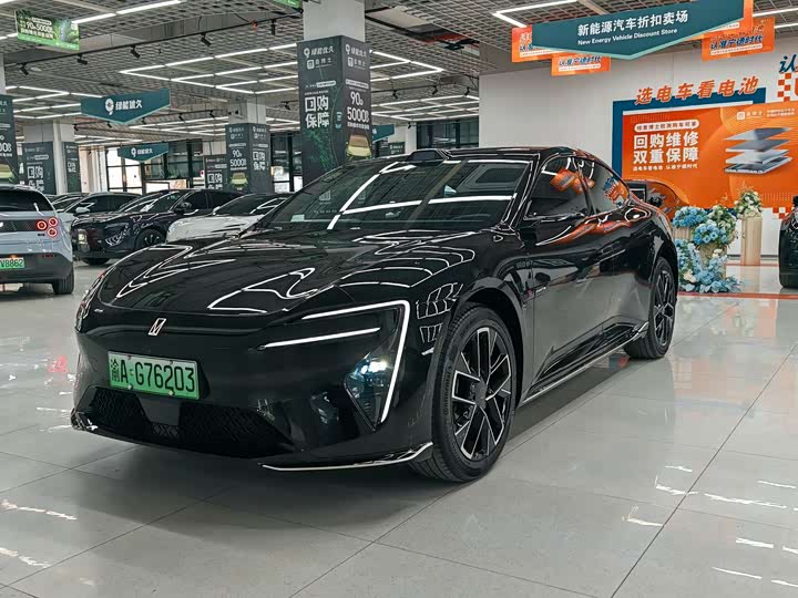 Фото 1 - Avatr 06