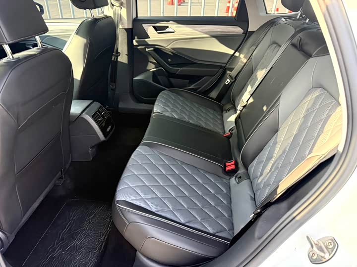 Фото 7 - Volkswagen Sagitar L