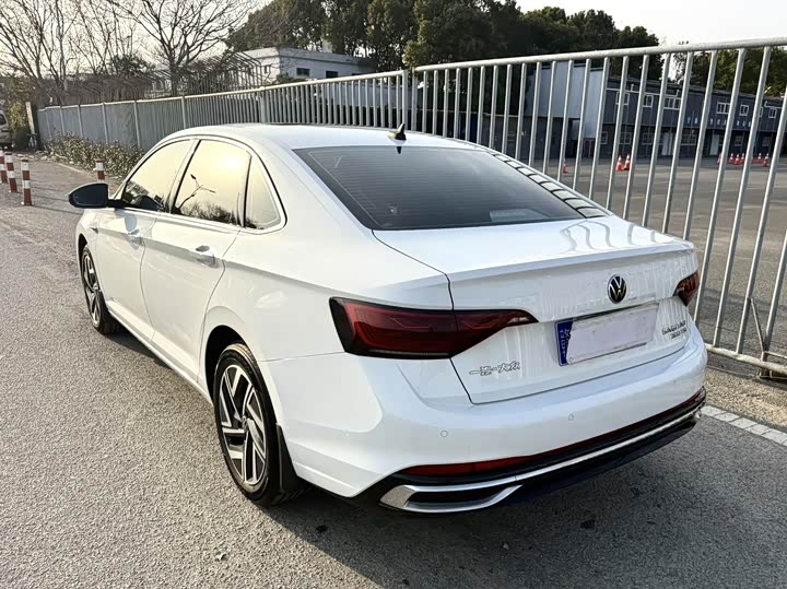 Фото 8 - Volkswagen Sagitar L