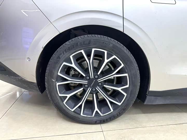 Фото 3 - Zeekr 007