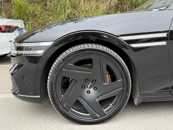 Фото 6 - Genesis G90