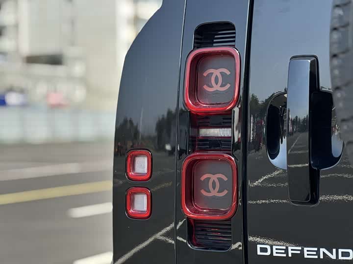 Фото 8 - Land Rover Defender