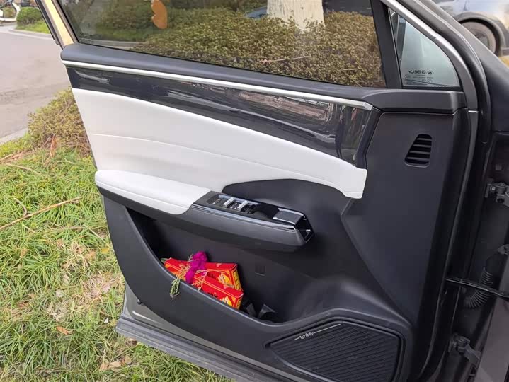 Фото 7 - Geely Galaxy L7