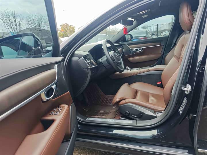 Фото 2 - Volvo S90