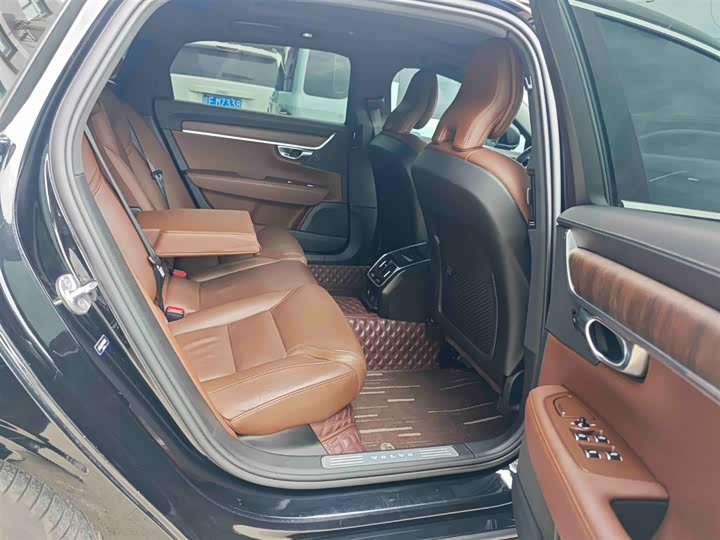 Фото 3 - Volvo S90