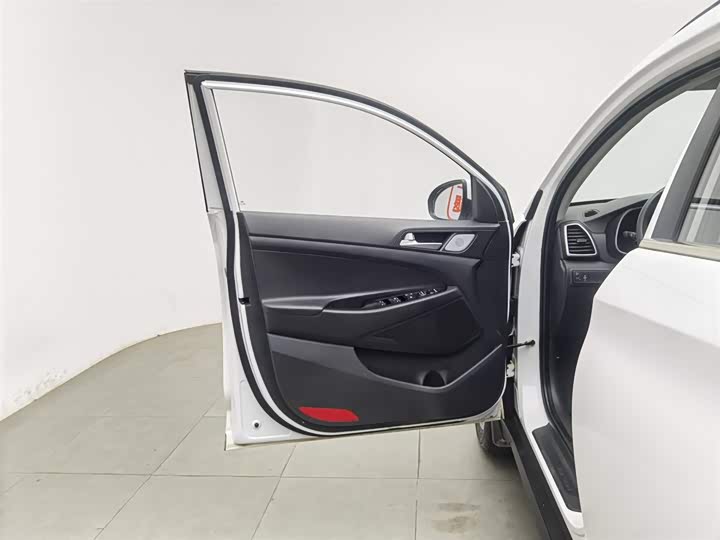 Фото 8 - Hyundai Tucson L