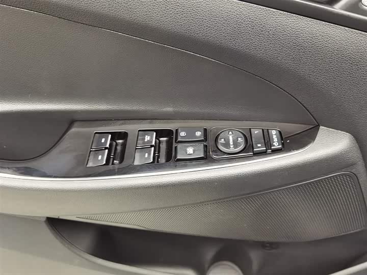 Фото 9 - Hyundai Tucson L