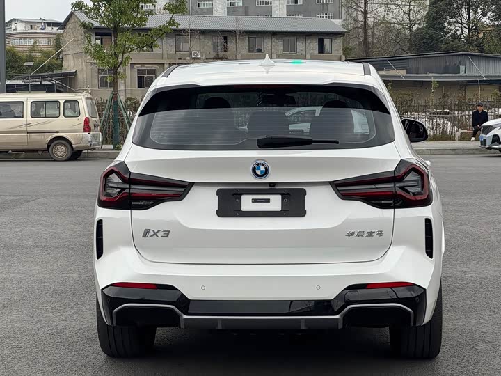 Фото 6 - BMW iX3