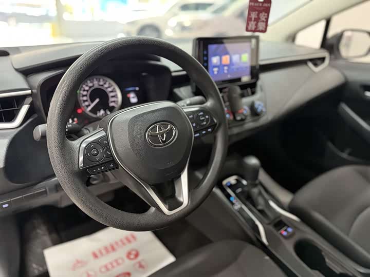 Фото 8 - Toyota Corolla