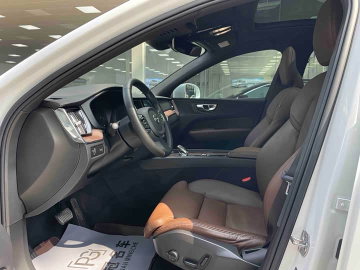 Фото 4 - Volvo XC60