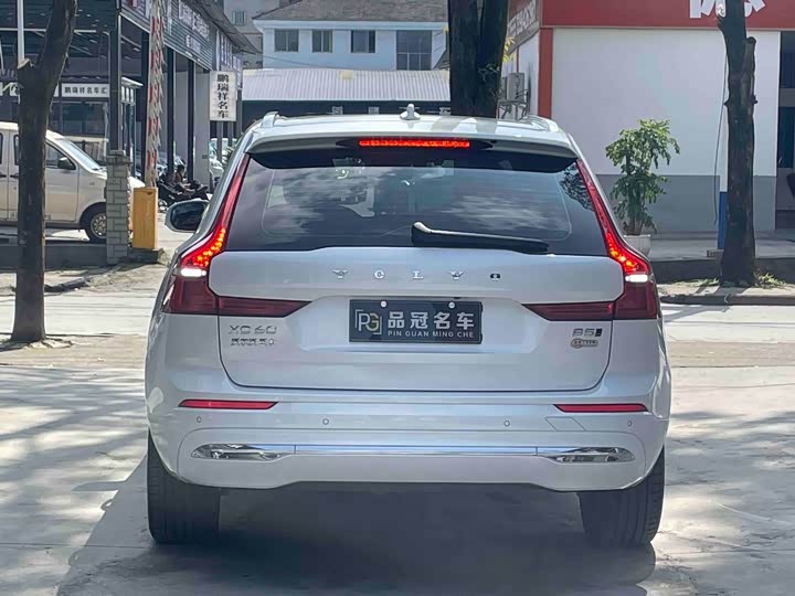 Фото 8 - Volvo XC60