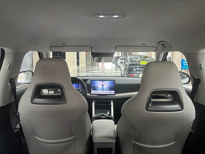 Фото 8 - BYD Yuan Up