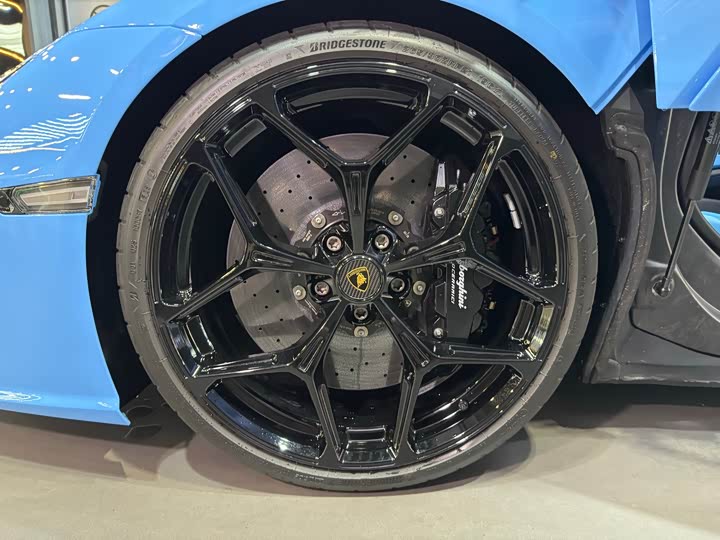 Фото 6 - Lamborghini Revuelto