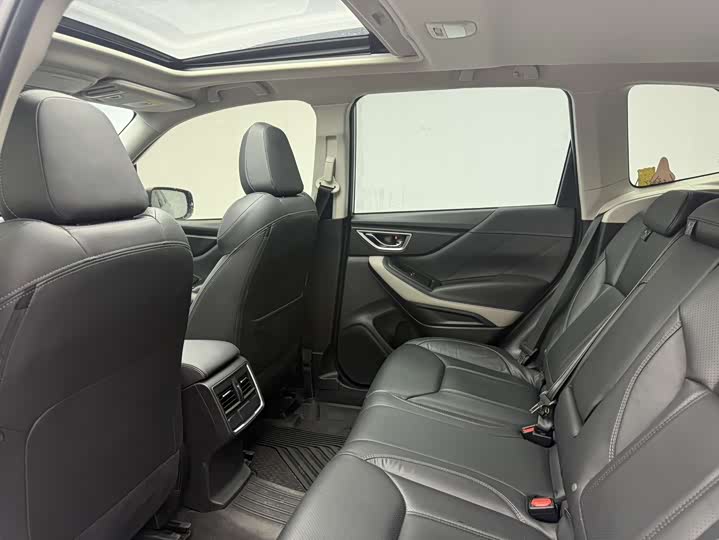 Photo 8 - Subaru Forester