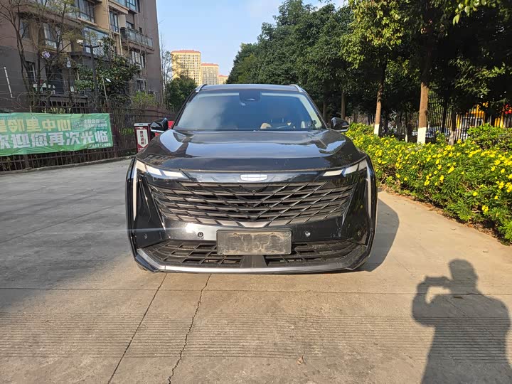 Фото 2 - Geely Atlas L