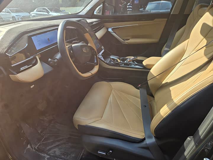 Фото 4 - Geely Atlas L