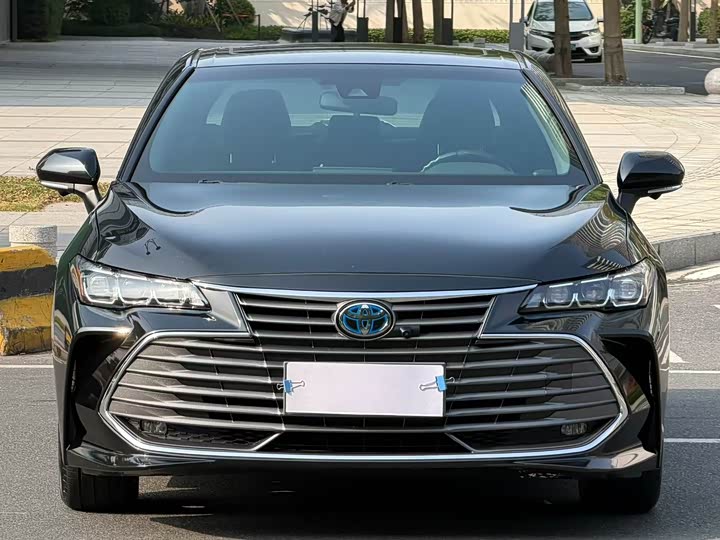 Photo 2 - Toyota Avalon