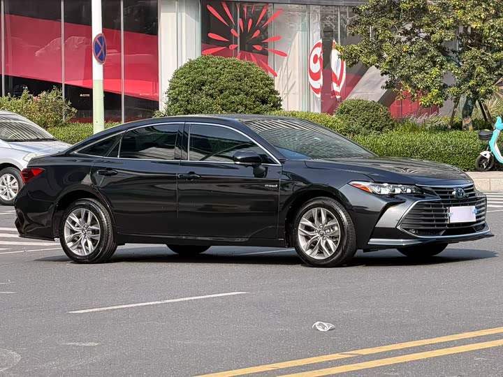 Photo 3 - Toyota Avalon