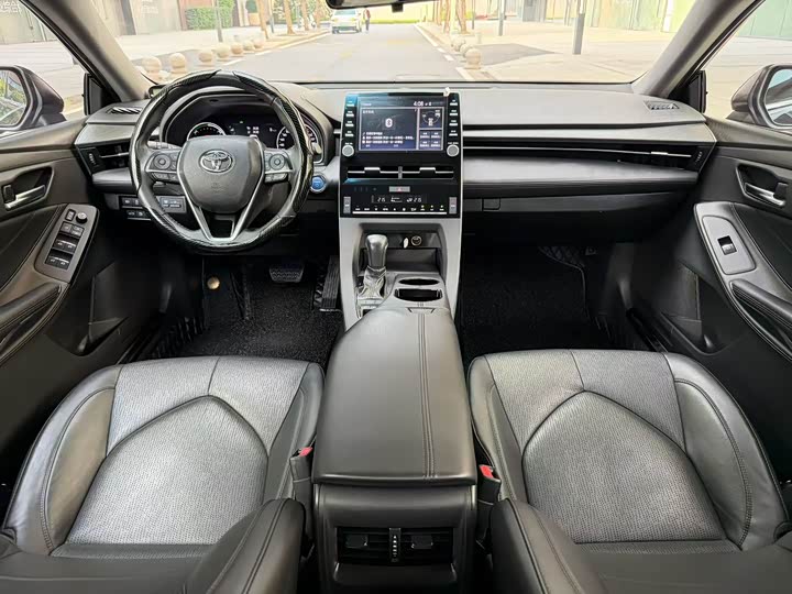 Photo 5 - Toyota Avalon