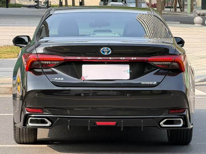 Photo 8 - Toyota Avalon