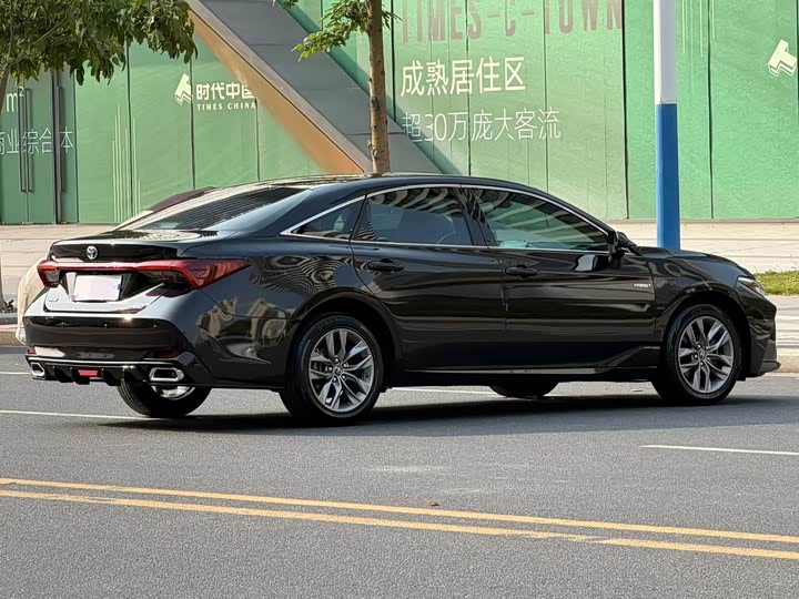 Photo 9 - Toyota Avalon