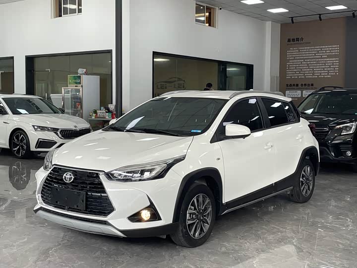 Photo 1 - Toyota Yaris L Hatchback