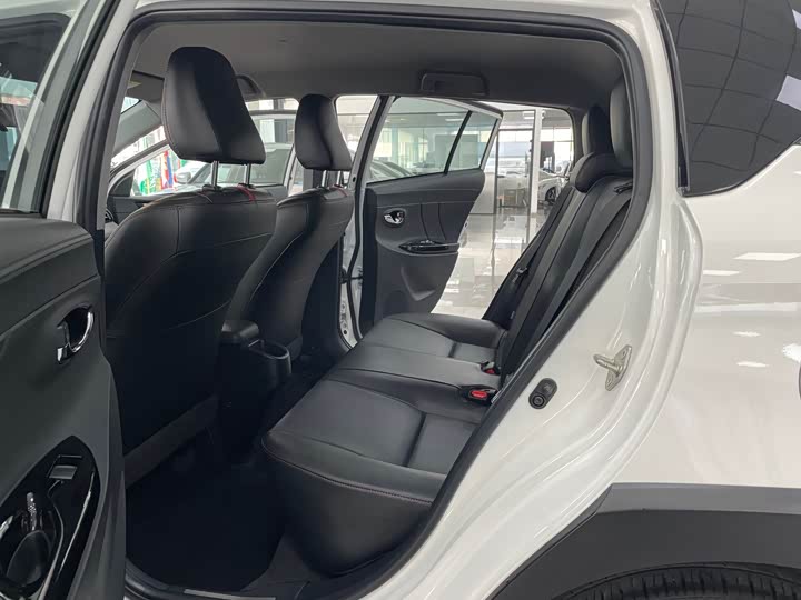 Photo 6 - Toyota Yaris L Hatchback