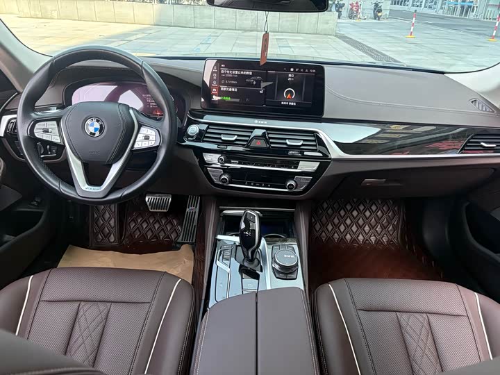Photo 6 - BMW 5 Series
