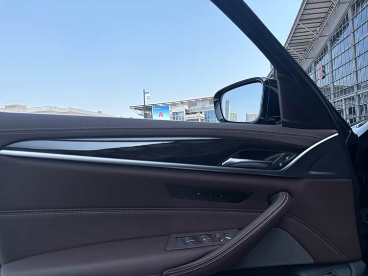 Photo 8 - BMW 5 Series