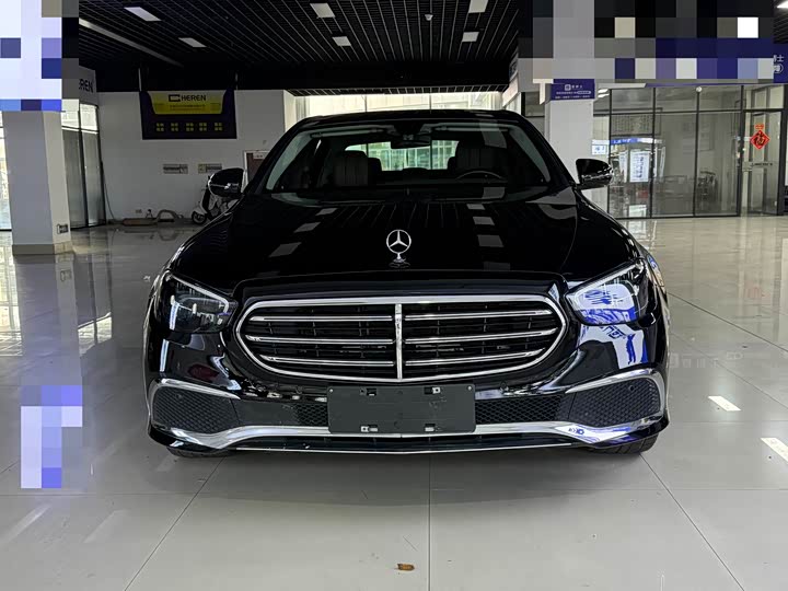 Фото 2 - Mercedes-Benz E-Class